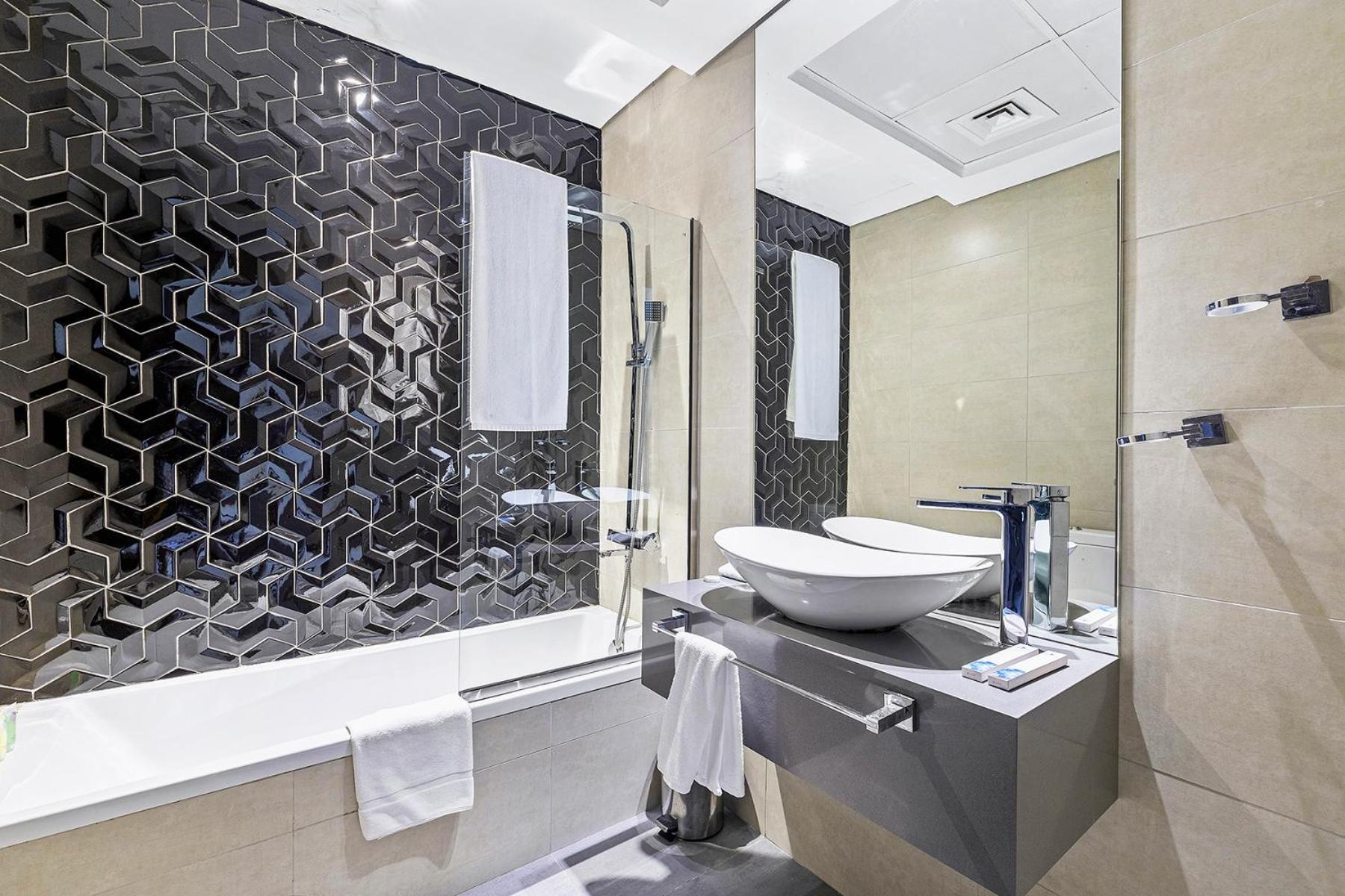 Apartamento Unlock Metropolis Business Bay Dubái Exterior foto